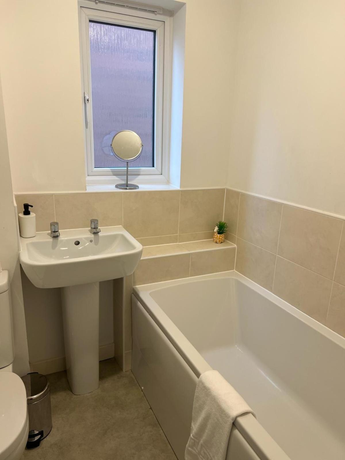 Village House St Mellons - Close To A48 And M4 Cardiff Zewnętrze zdjęcie
